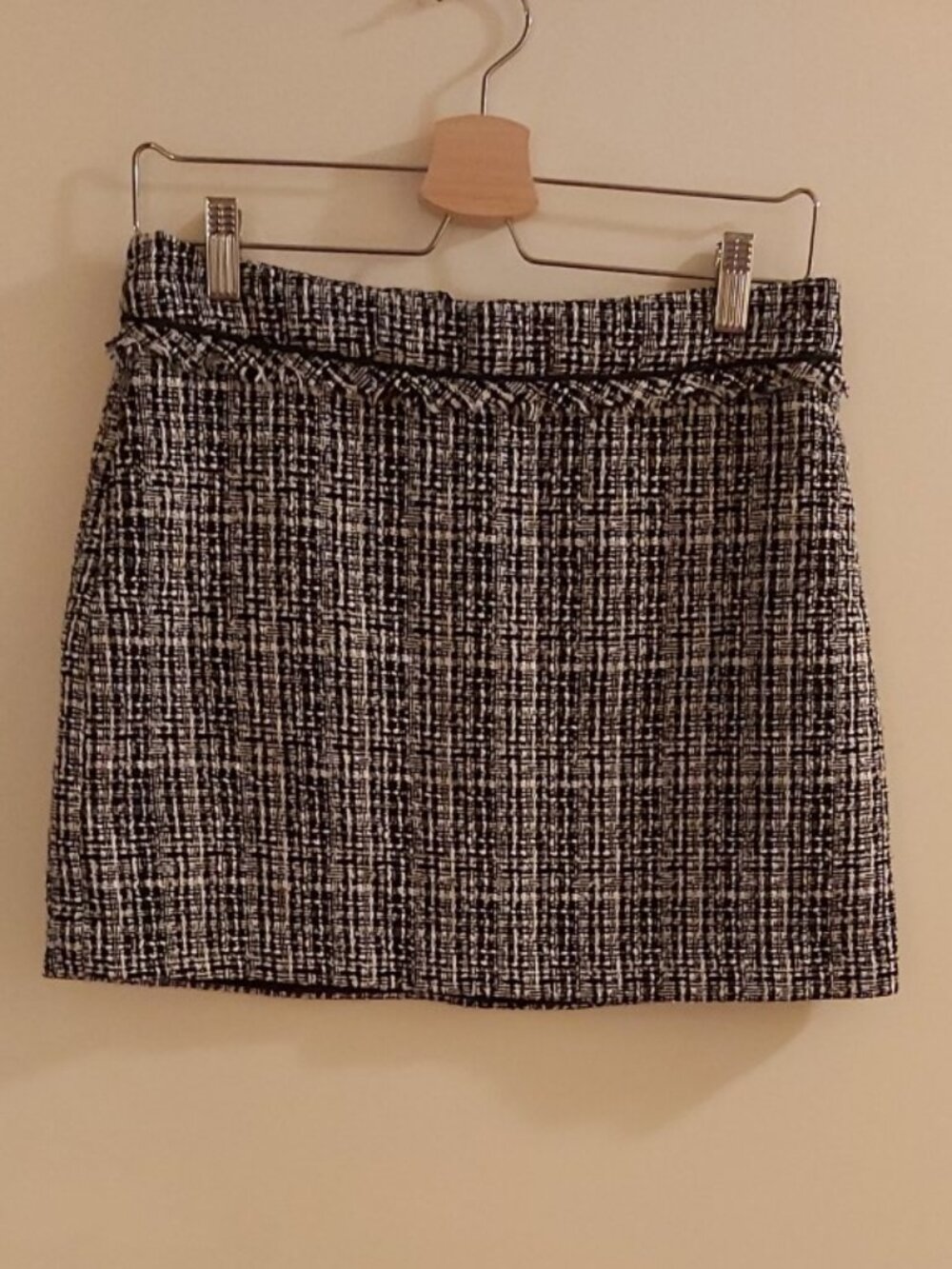 NEW LOOK MINI SKIRT BLACK/WHITEPATTERN. NEW WITHOUT TAGS SIZE 10